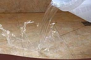 鸡冠漏水维修 免砸砖防水材料该如何施工